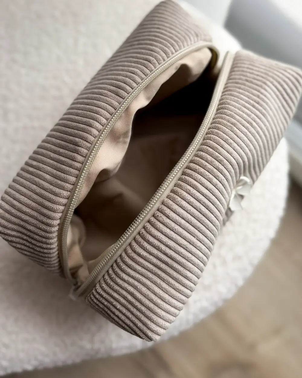 Kosmetyczka Sztruks Sand 4 wnetrze sztruksowej kosmetyczki