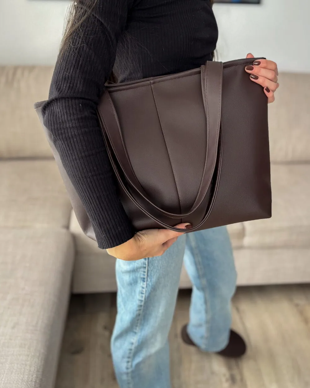 Torebka Shopper Eco Leather Chocolate 3 stylizacja z torebką shopper handmade