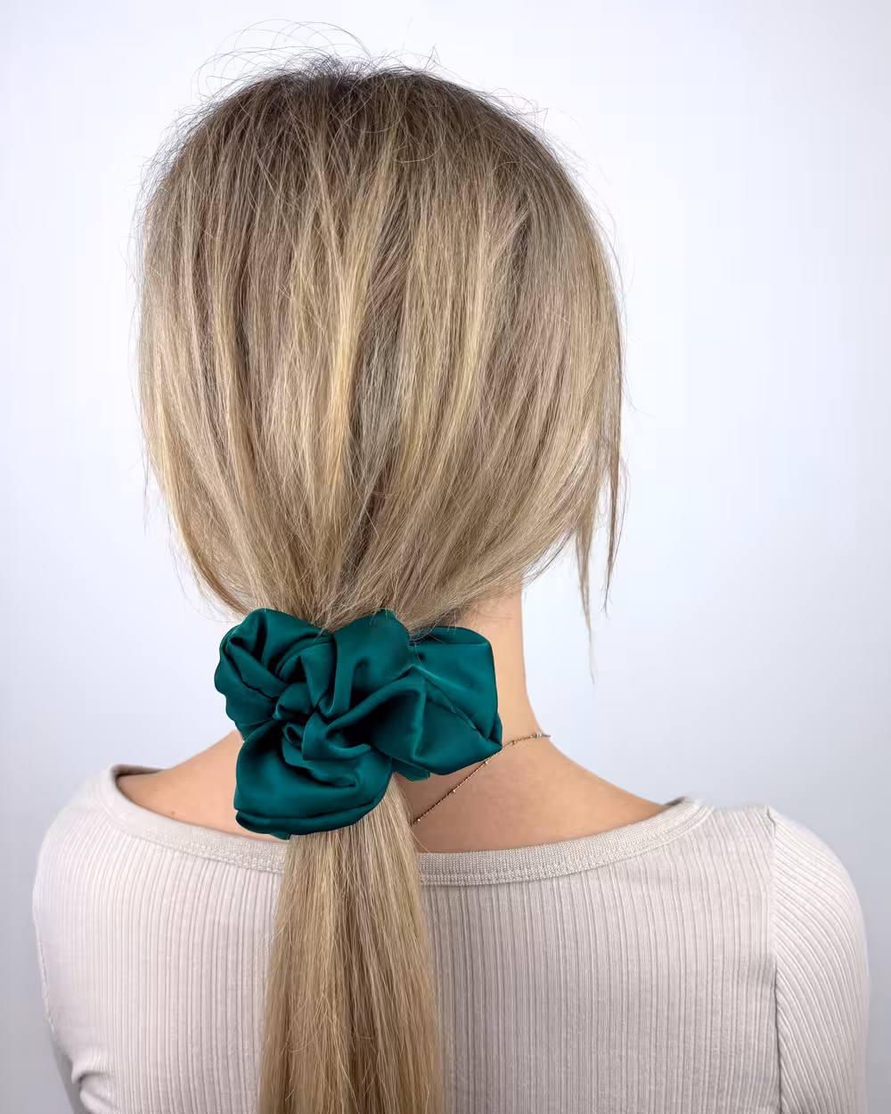 Satynowa Scrunchie do włosów Noir Green 2 gumka do włosów zielona