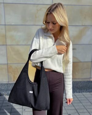 stylizacja z zamszową torebką