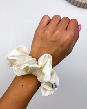 satynowa scrunchie ecru