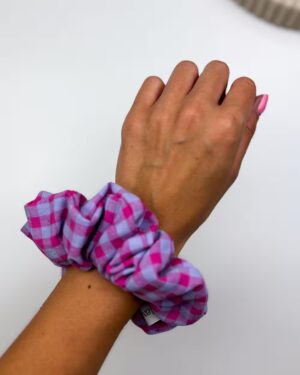 kolorowa scrunchie do włosów
