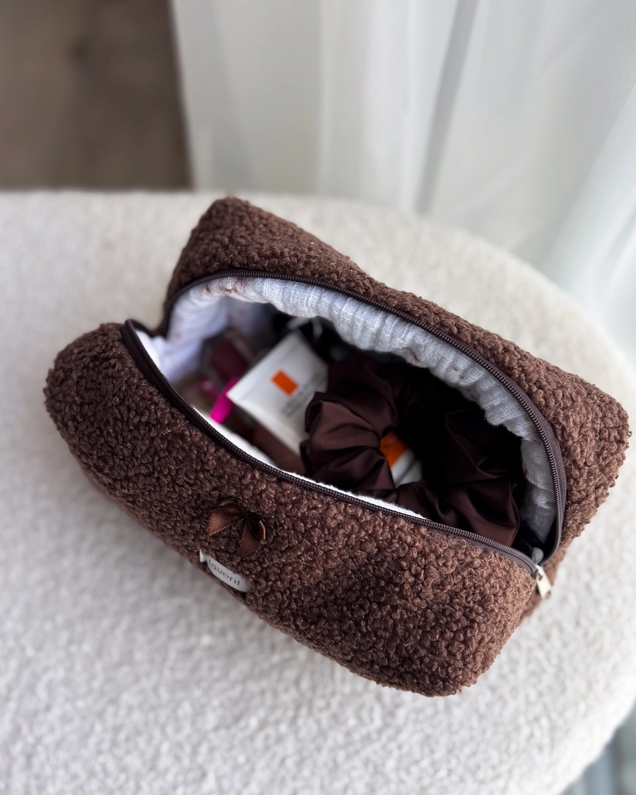 Kosmetyczka Teddy Chocolate 3 wnętrze pluszowej kosmetyczki teddy