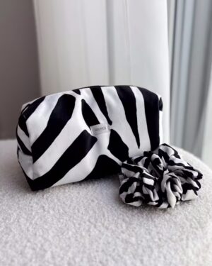 zestaw kosmetyczka i scrunchie zebra