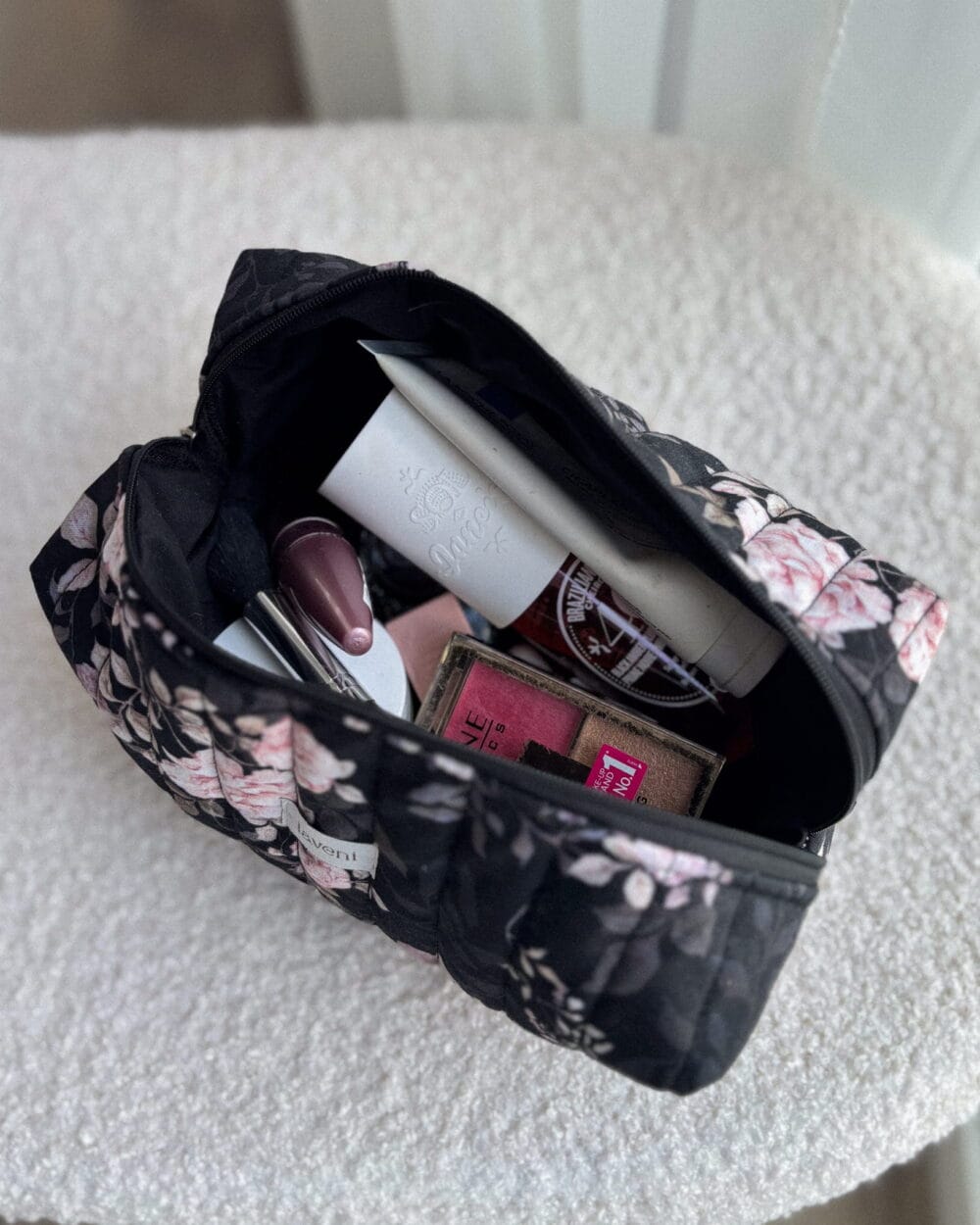 Kosmetyczka Moon Rose 2 wnętrze kosmetyczki pikowanej damskiej