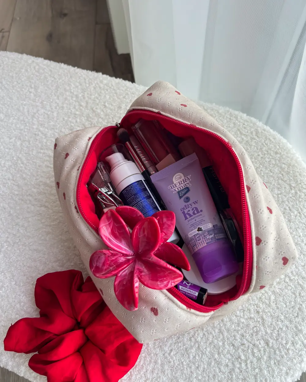 Zestaw Kosmetyczek i Scrunchie Vintage Hearts 3 Zestaw Kosmetyczek i Scrunchie Vintage Hearts - obrazek 3