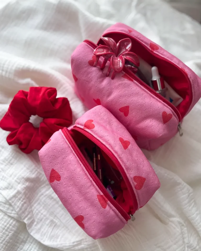zestaw kosmetyczki w serca