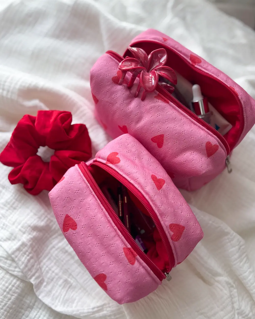zestaw kosmetyczki w serca