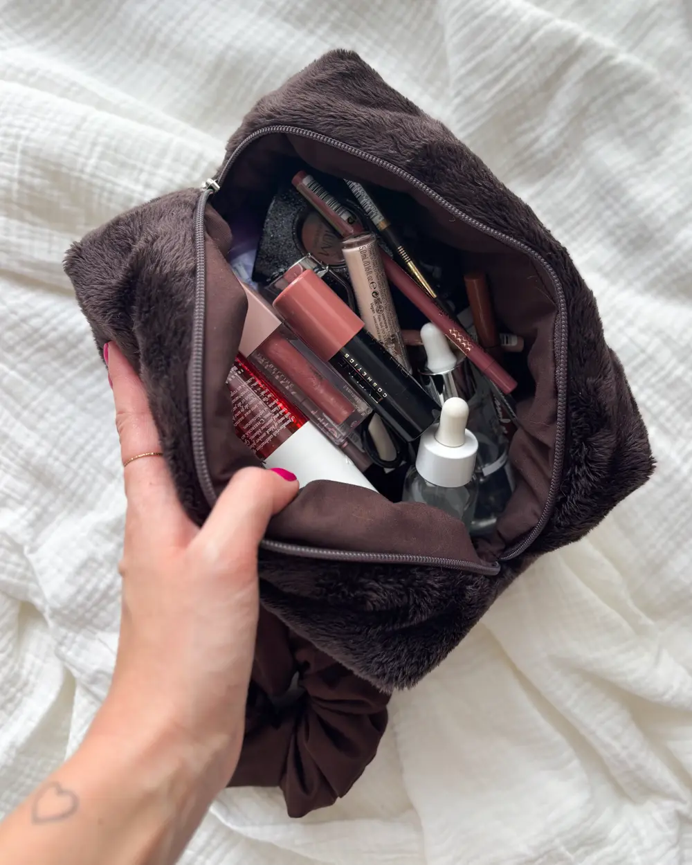 Kosmetyczka Fluffy Dark Brown 3 Kosmetyczka Fluffy Dark Brown - obrazek 3