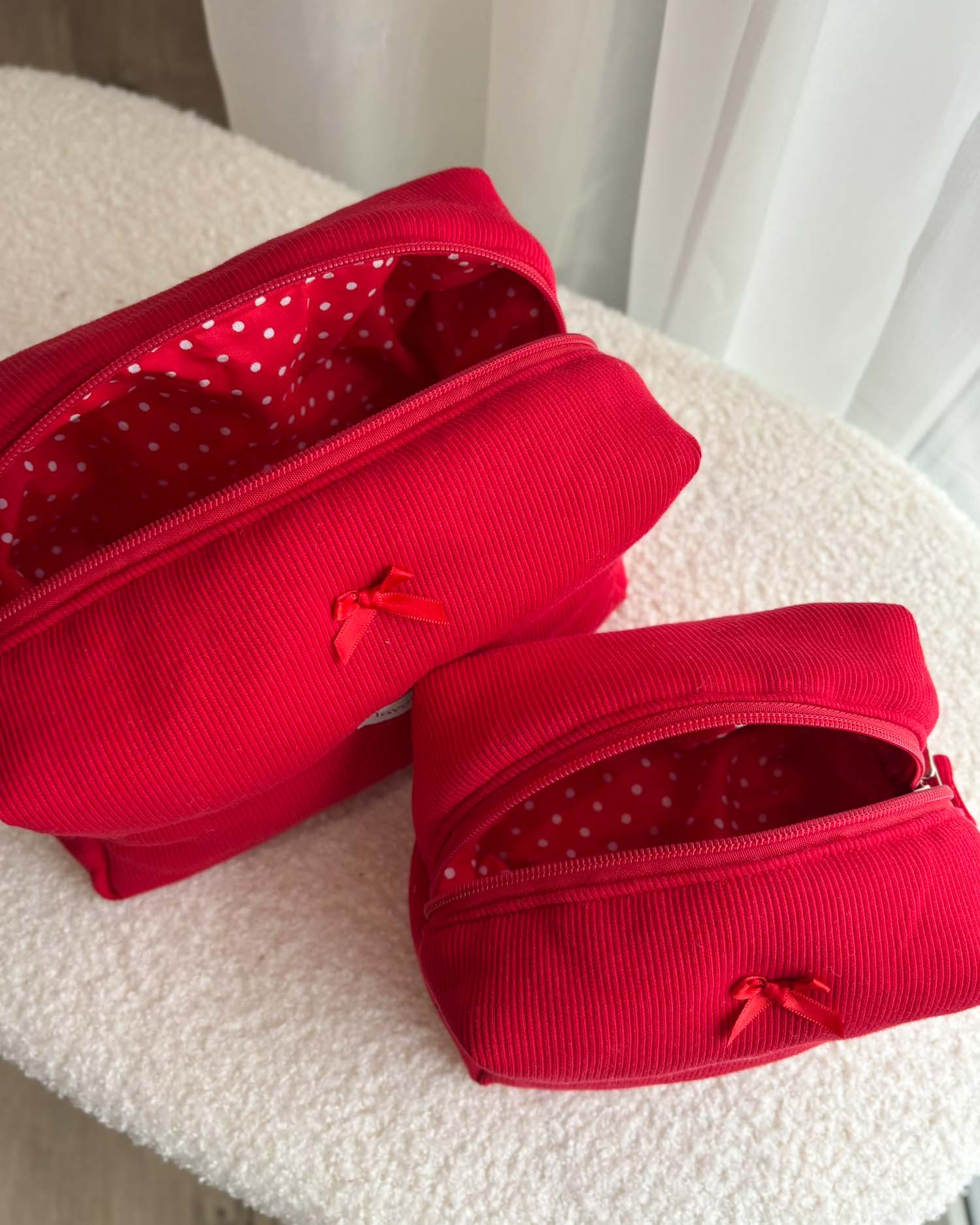 Kosmetyczka Ribb Red 3 Kosmetyczka Ribb Red - obrazek 3