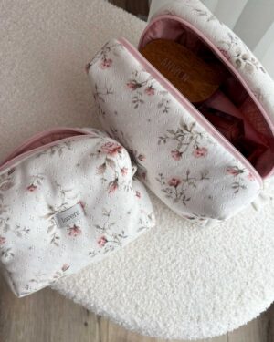 zestaw kosmetyczek w kwiaty