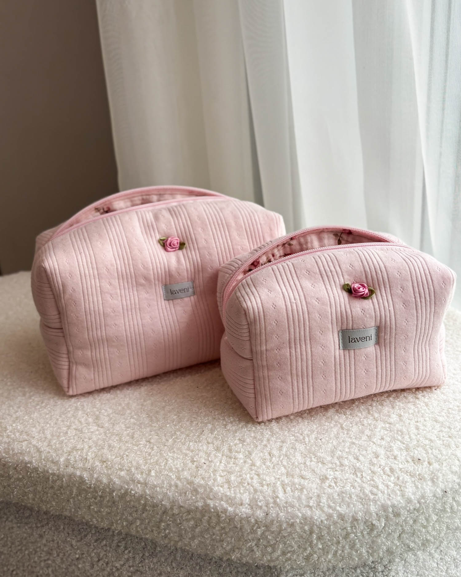 Zestaw Kosmetyczek Pointelle Marshmallow 3 dwie kosmetyczki pudrowe