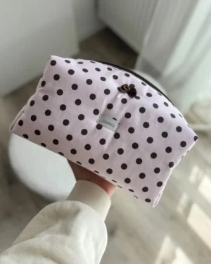 modna kosmetyczka polka dots pink
