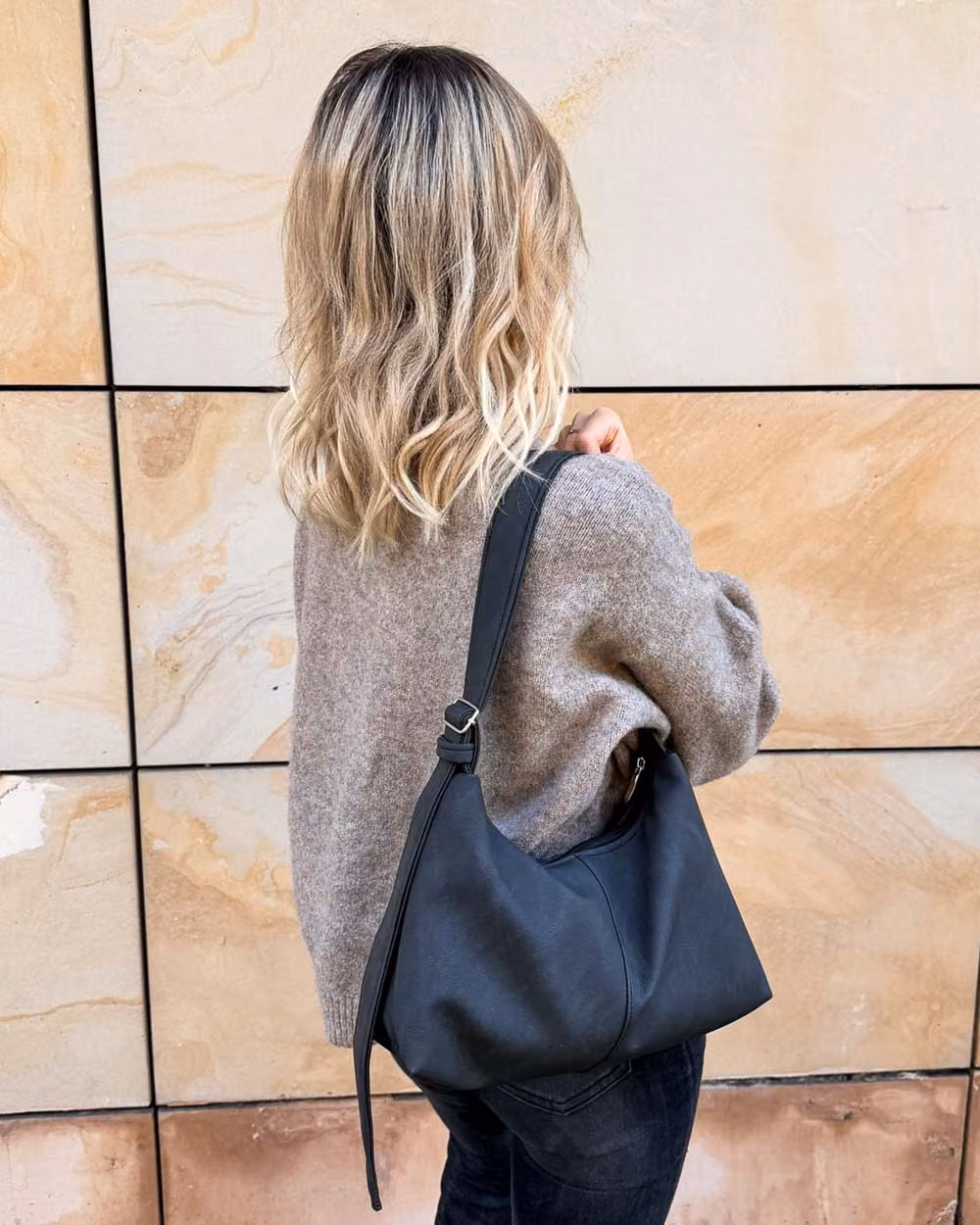 Torebka Slouchy MIA Graphite 1 grafitowa torebka bagietka
